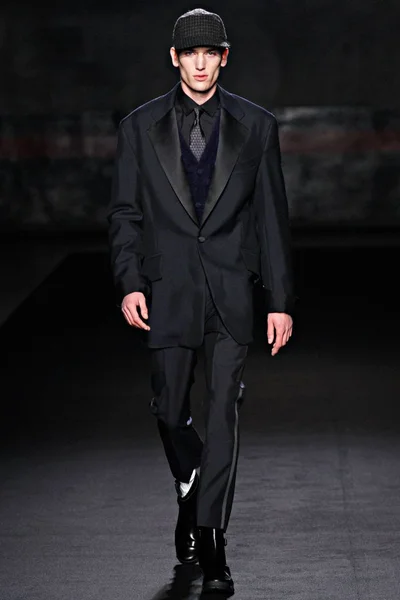 Look 30